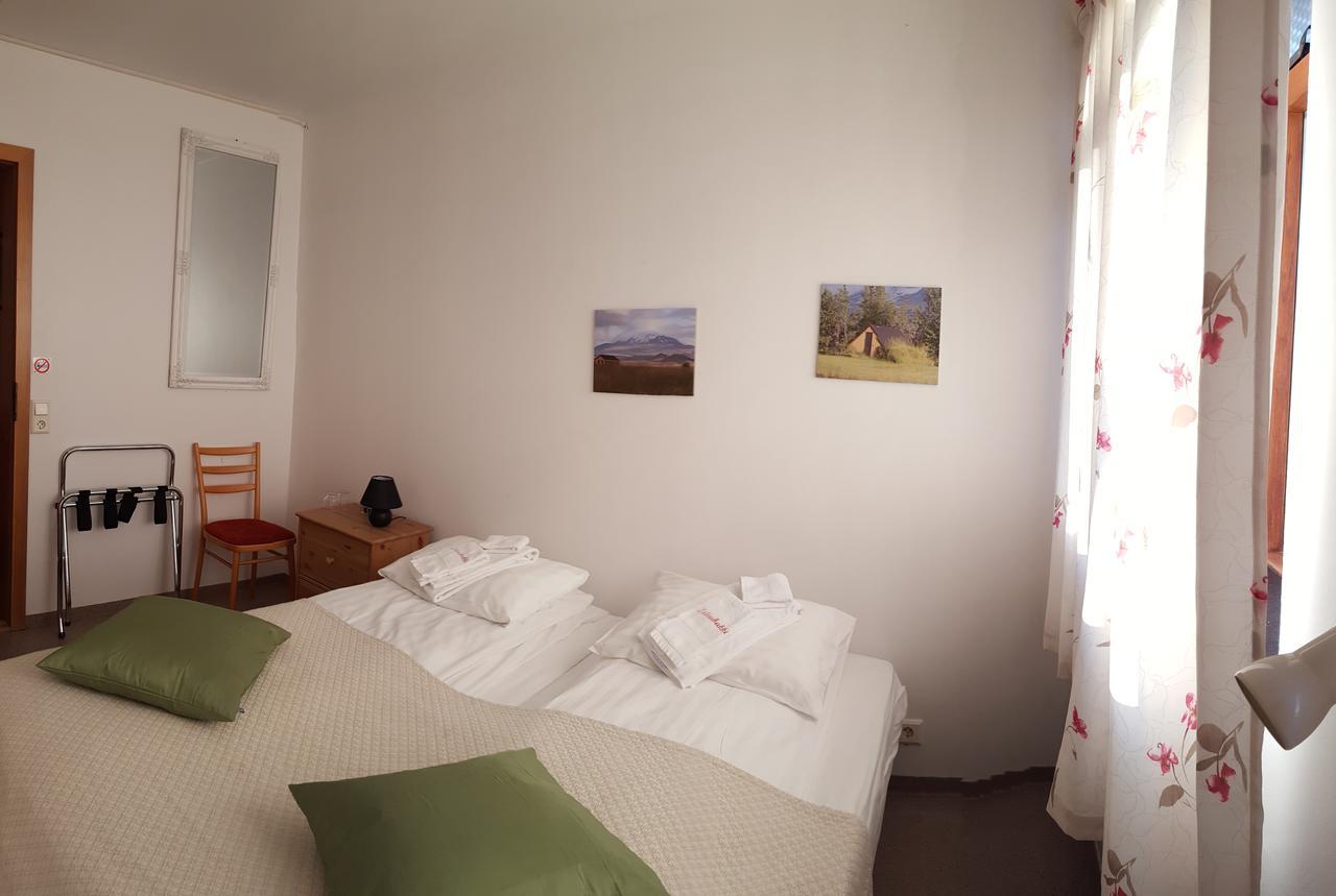 Guesthouse Leirubakki Asolfsstathir Exteriör bild